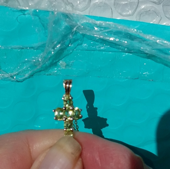 Natural Peridot cross Sterling silver with… - Picture 2 of 8